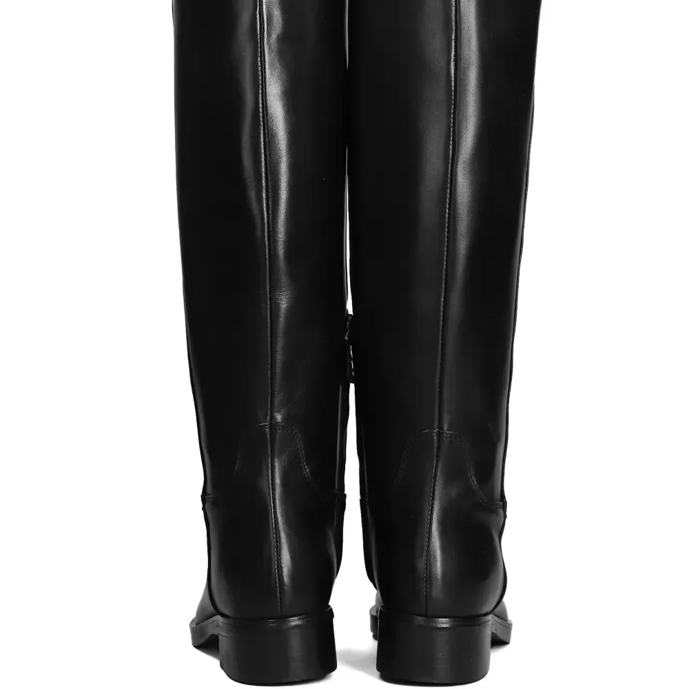 Кожаные ботинки