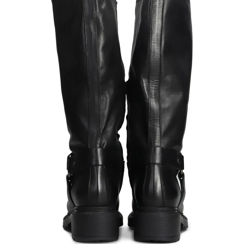 кожаные ботинки