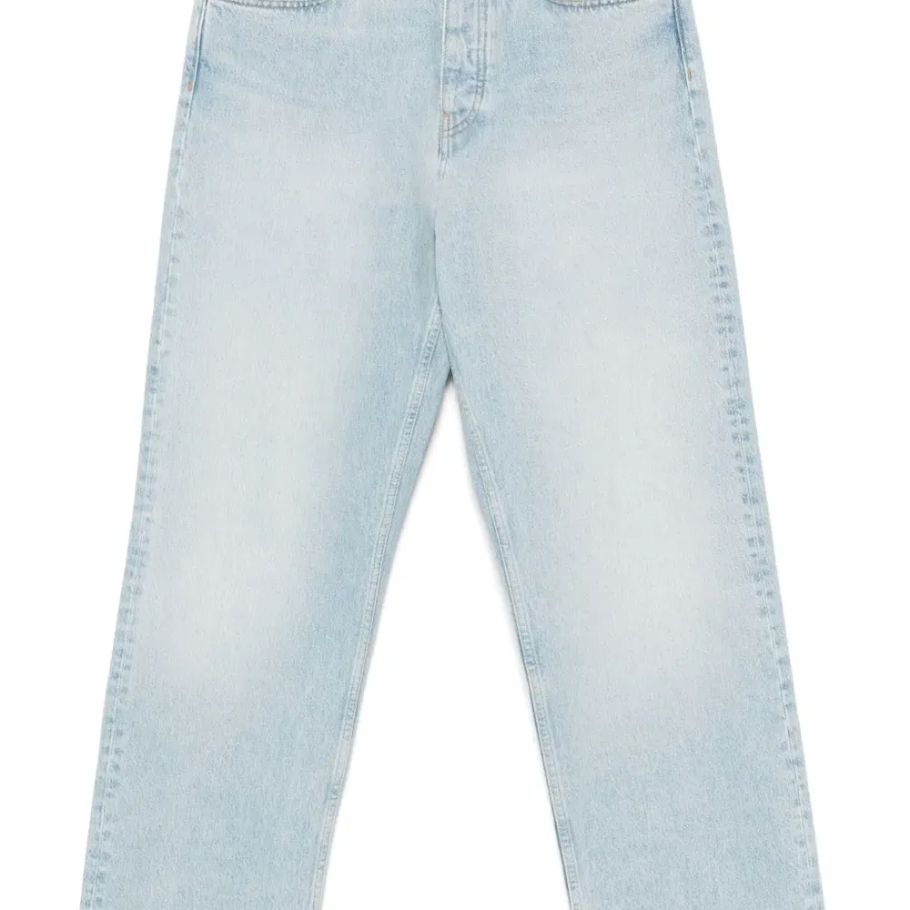 Джинсы с эффектом потертости Джинсы с эффектом потертости