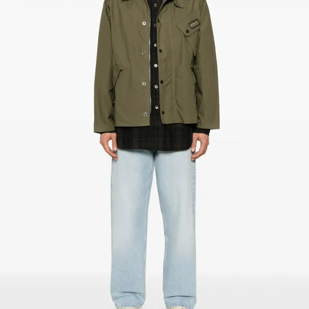 Джинсы с эффектом потертости Джинсы с эффектом потертости