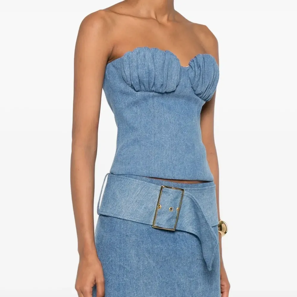 Джинсовый топ со сборками Джинсовый топ со сборками