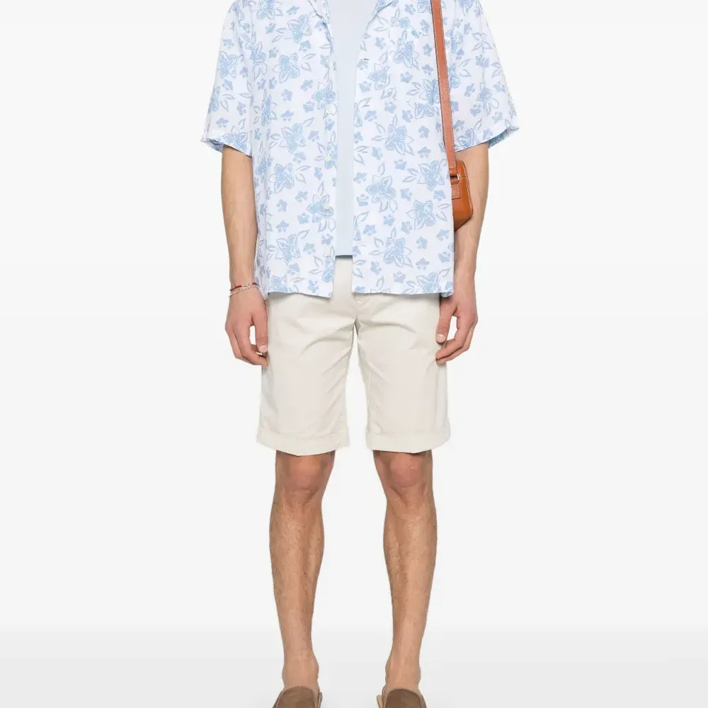 Футболка с круглым вырезом