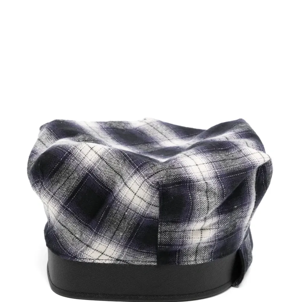 Берет с завязками