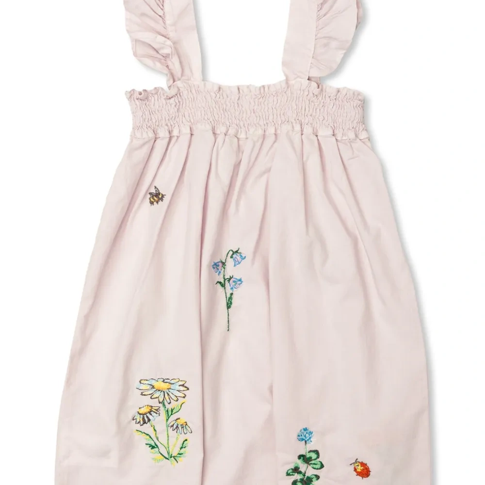 Платье с вышивкой