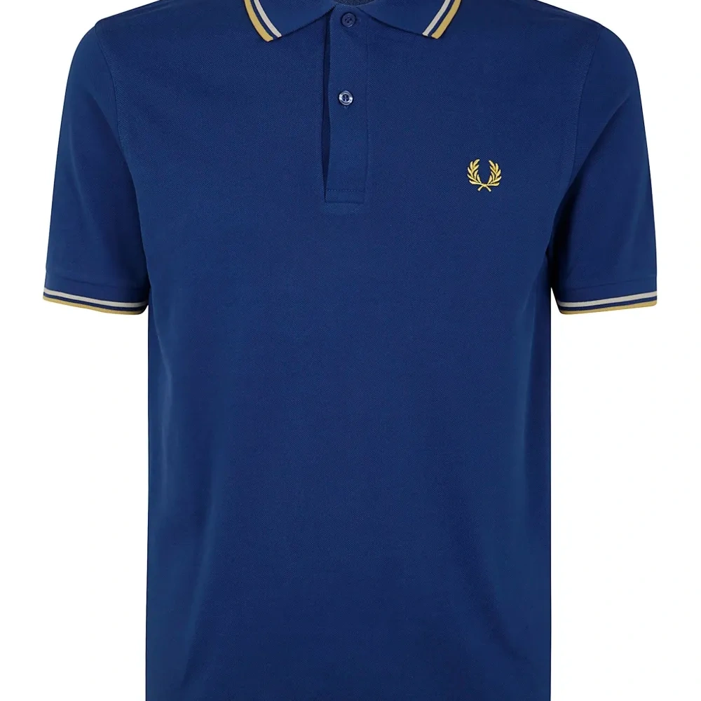 Рубашка поло с вышитым логотипом