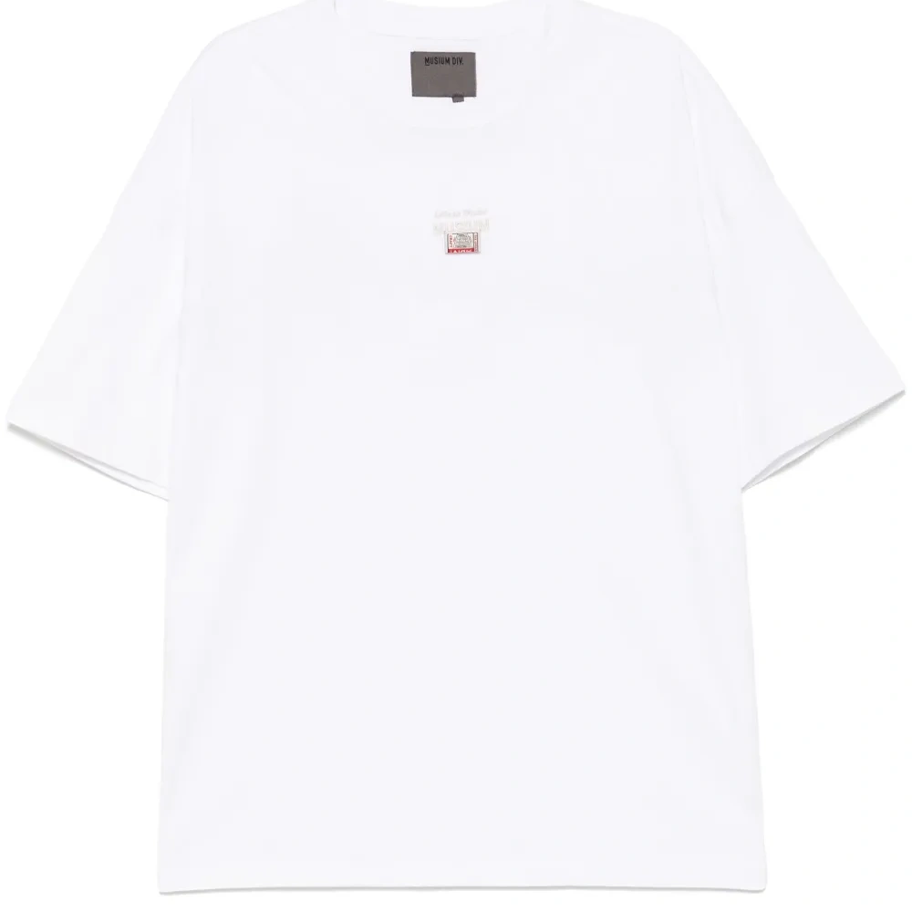 Футболка с вышитым логотипом