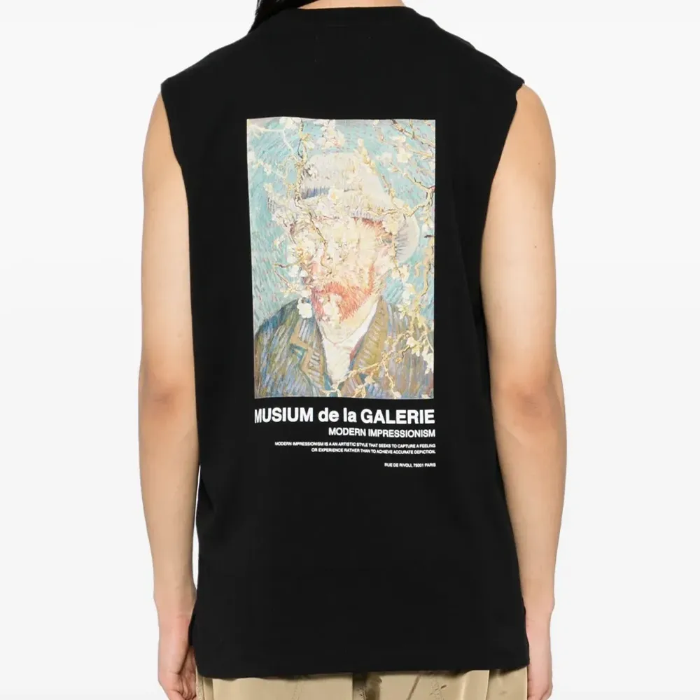 Топ с графичным принтом