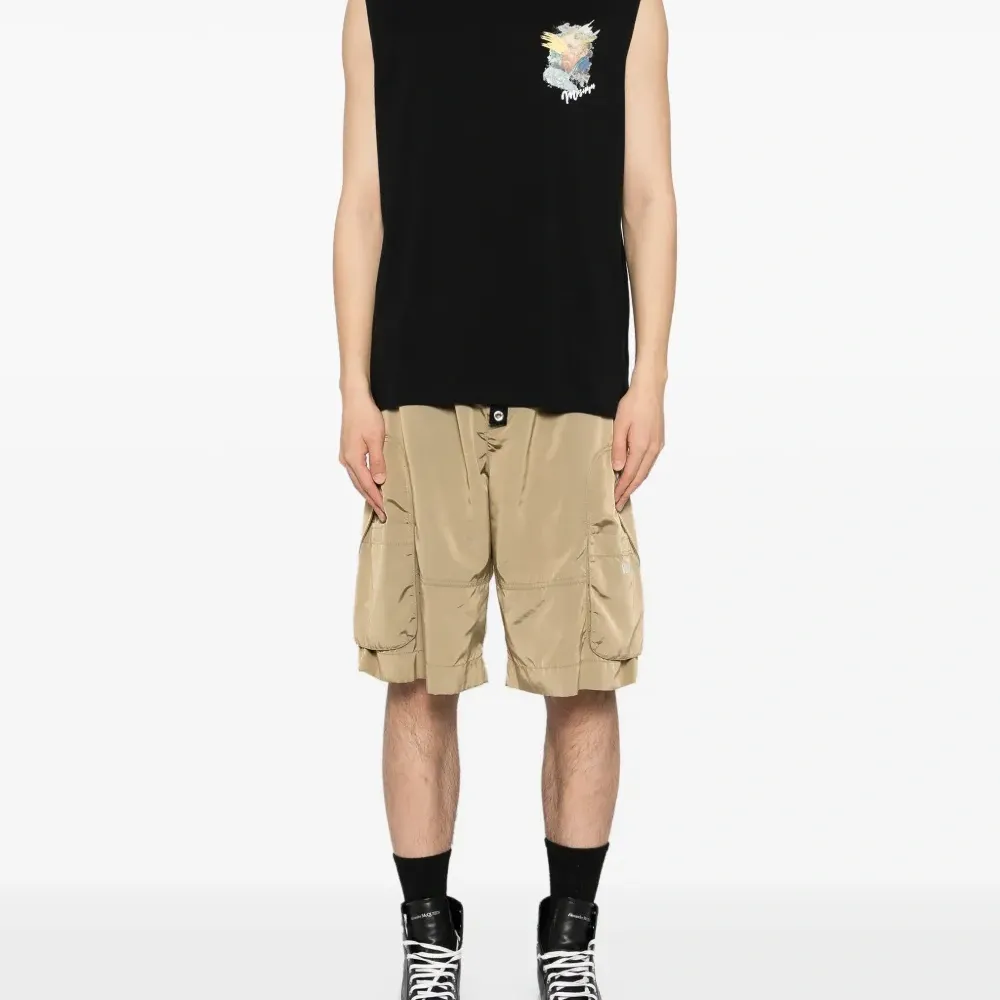 Топ с графичным принтом