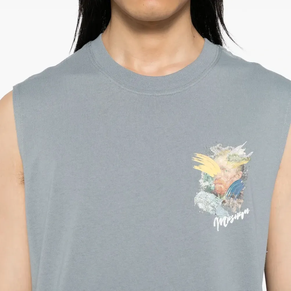 Топ с графичным принтом