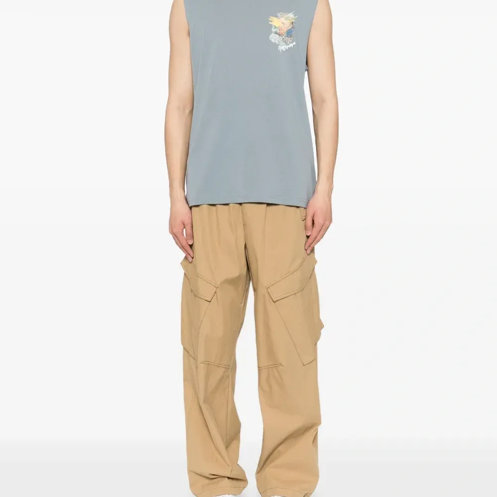 Топ с графичным принтом