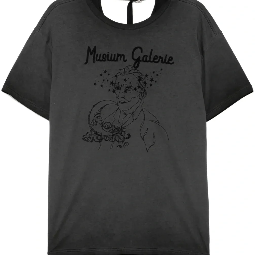 Футболка с вышивкой