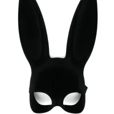 Бархатная маска и помпоны