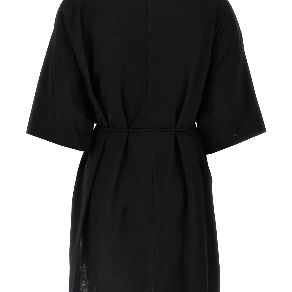 Футболка асимметричного кроя