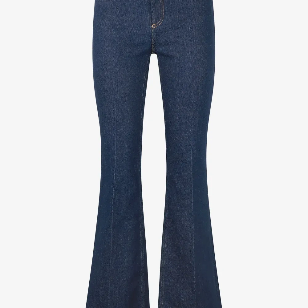 Расклешенные джинсы