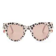 Солнцезащитные очки в квадратной оправе