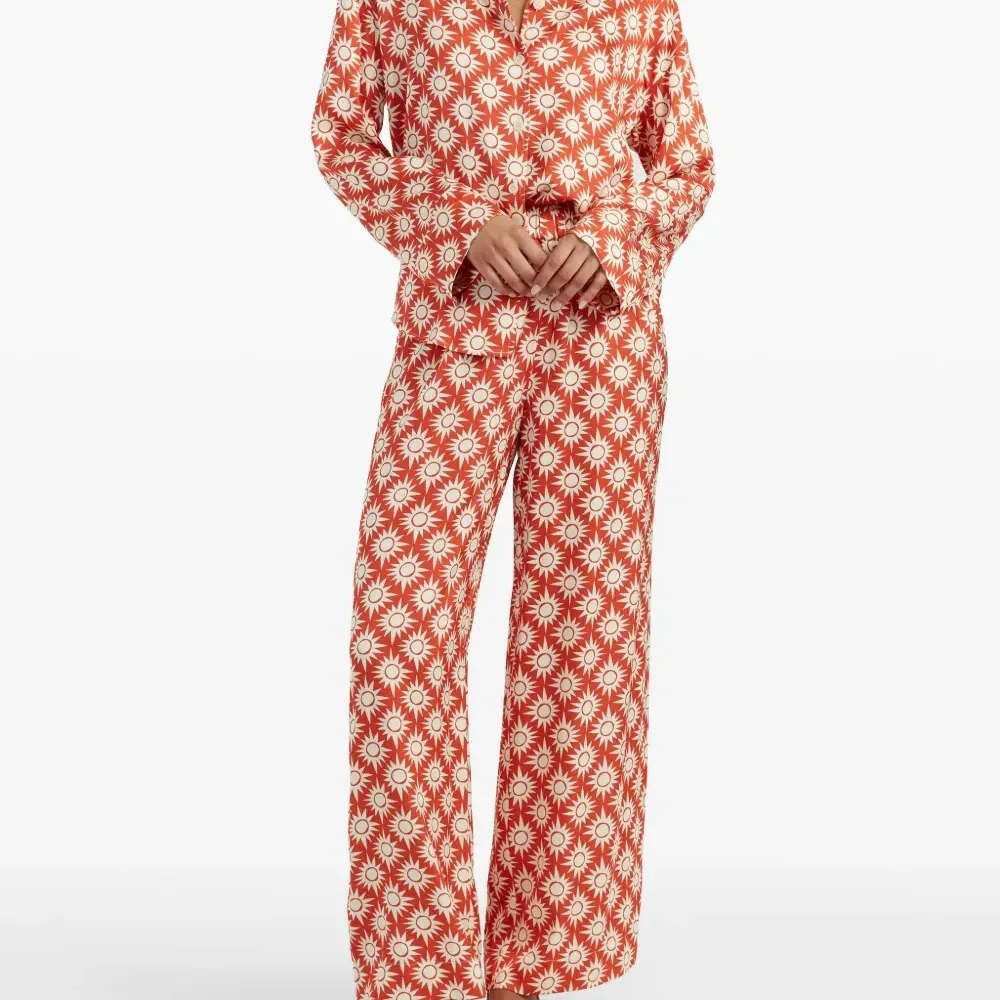 Брюки с принтом из коллаборации с Laura Whitmore Брюки с принтом из коллаборации с Laura Whitmore