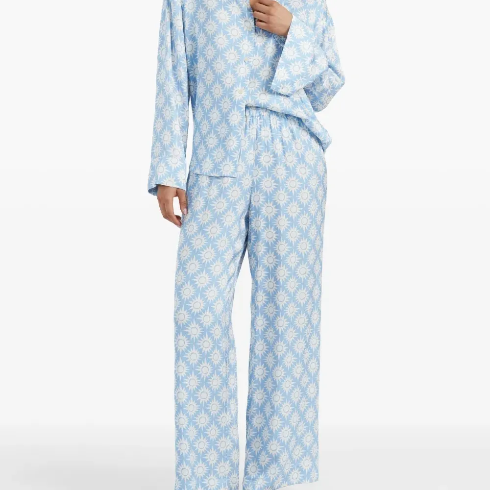 Брюки с принтом из коллаборации с Laura Whitmore