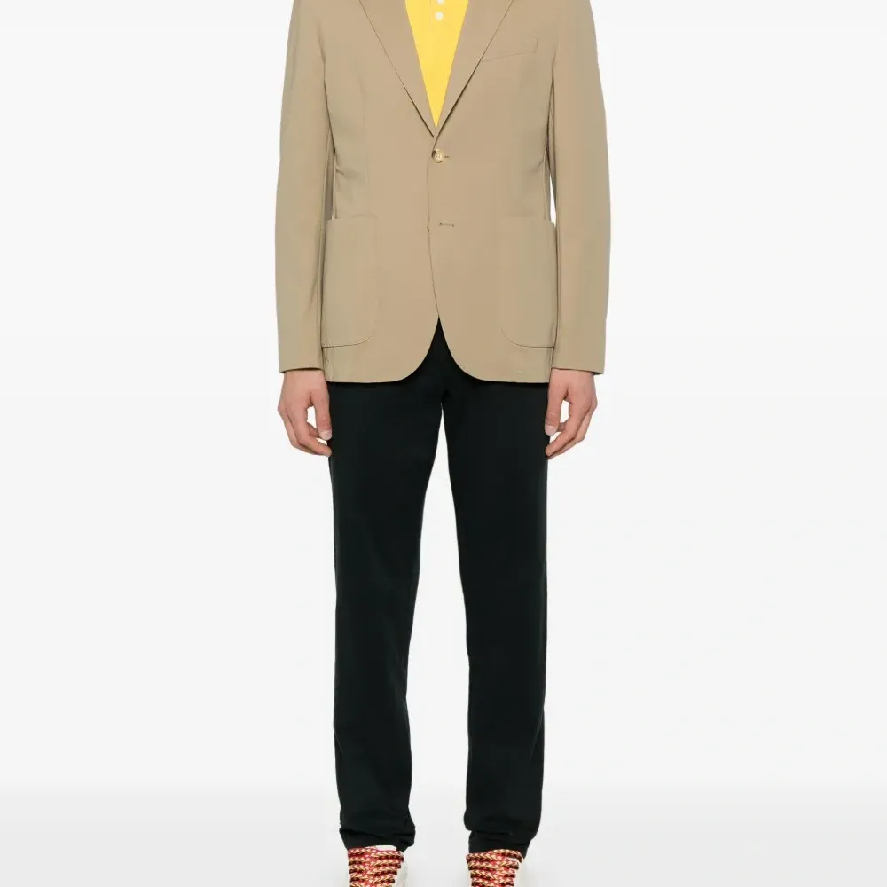 Пиджак с брошью