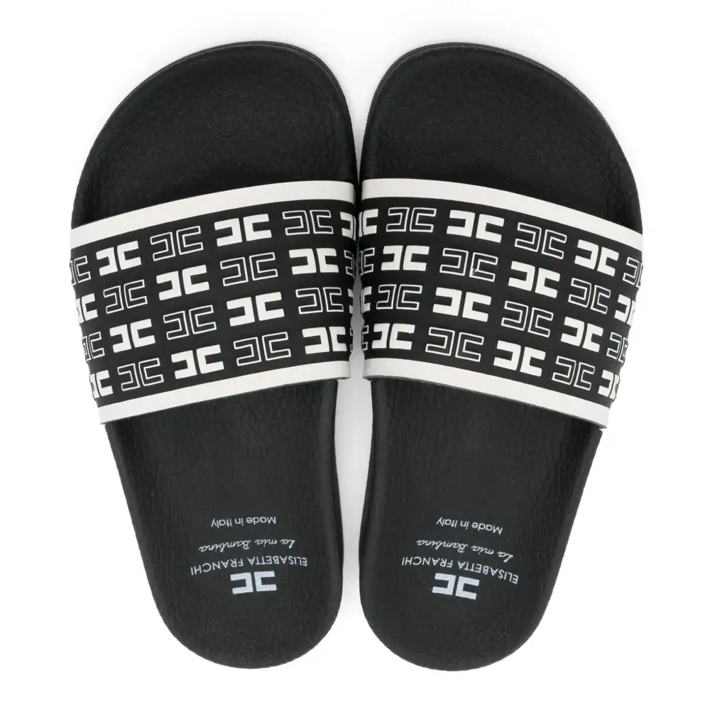 Шлепанцы с монограммой Шлепанцы с монограммой