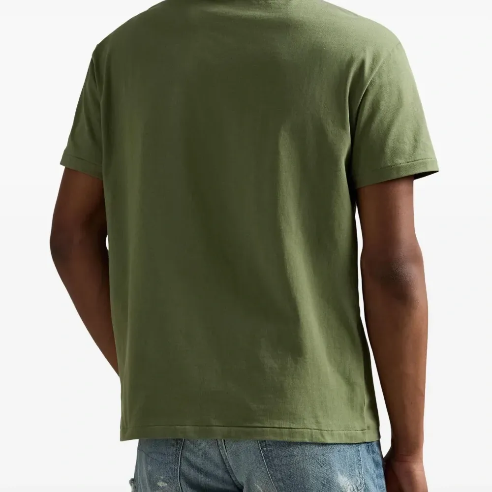 Футболка с вышитым логотипом