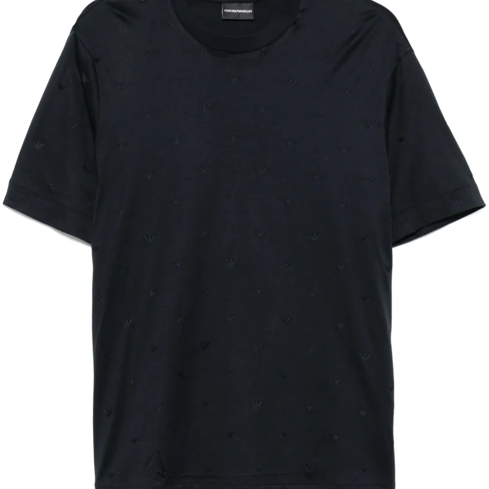 Футболка с вышитым логотипом