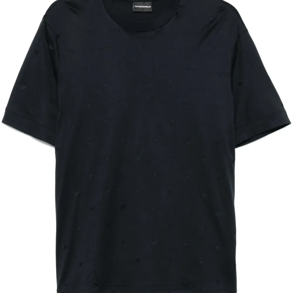 Футболка с вышитым логотипом Футболка с вышитым логотипом