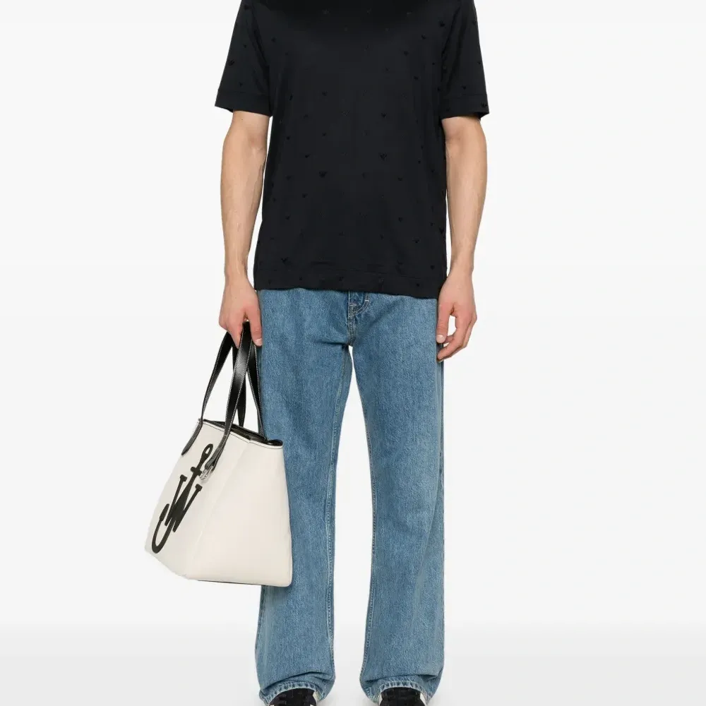 Футболка с вышитым логотипом Футболка с вышитым логотипом