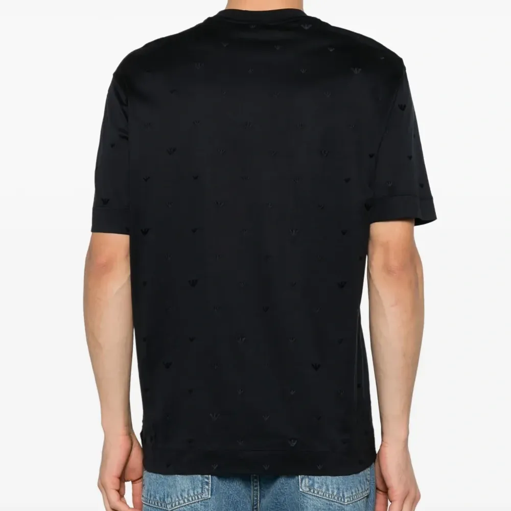 Футболка с вышитым логотипом Футболка с вышитым логотипом