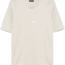 Футболка с вышитым логотипом