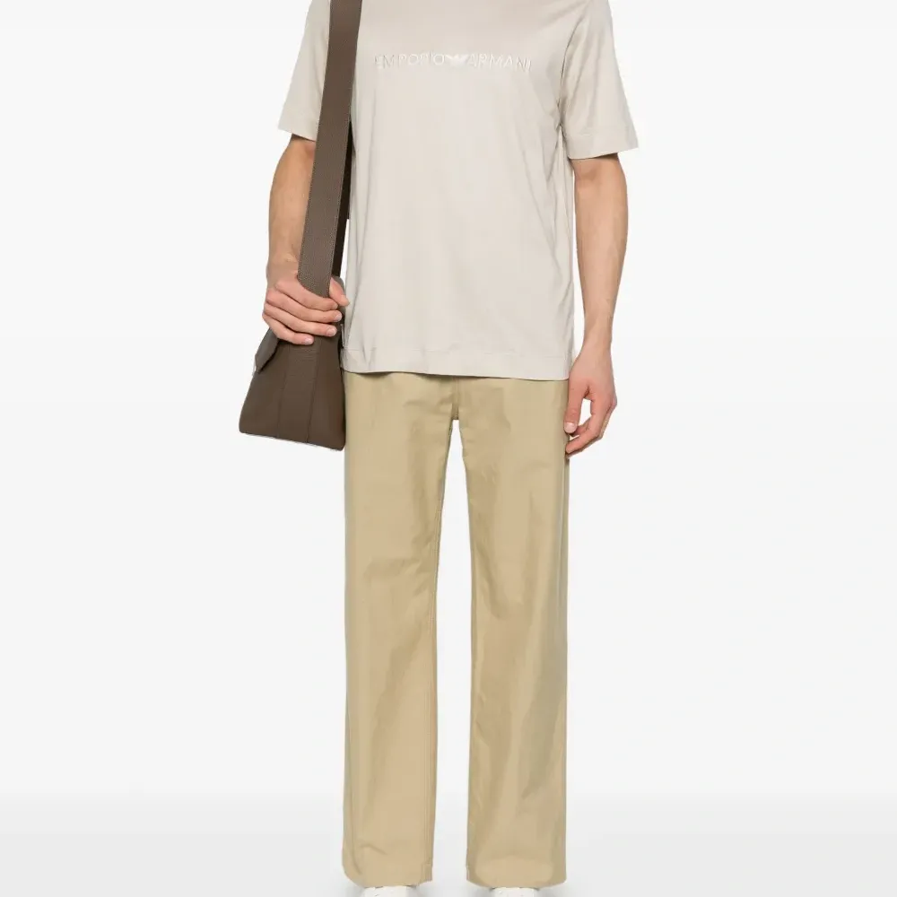 Футболка с вышитым логотипом