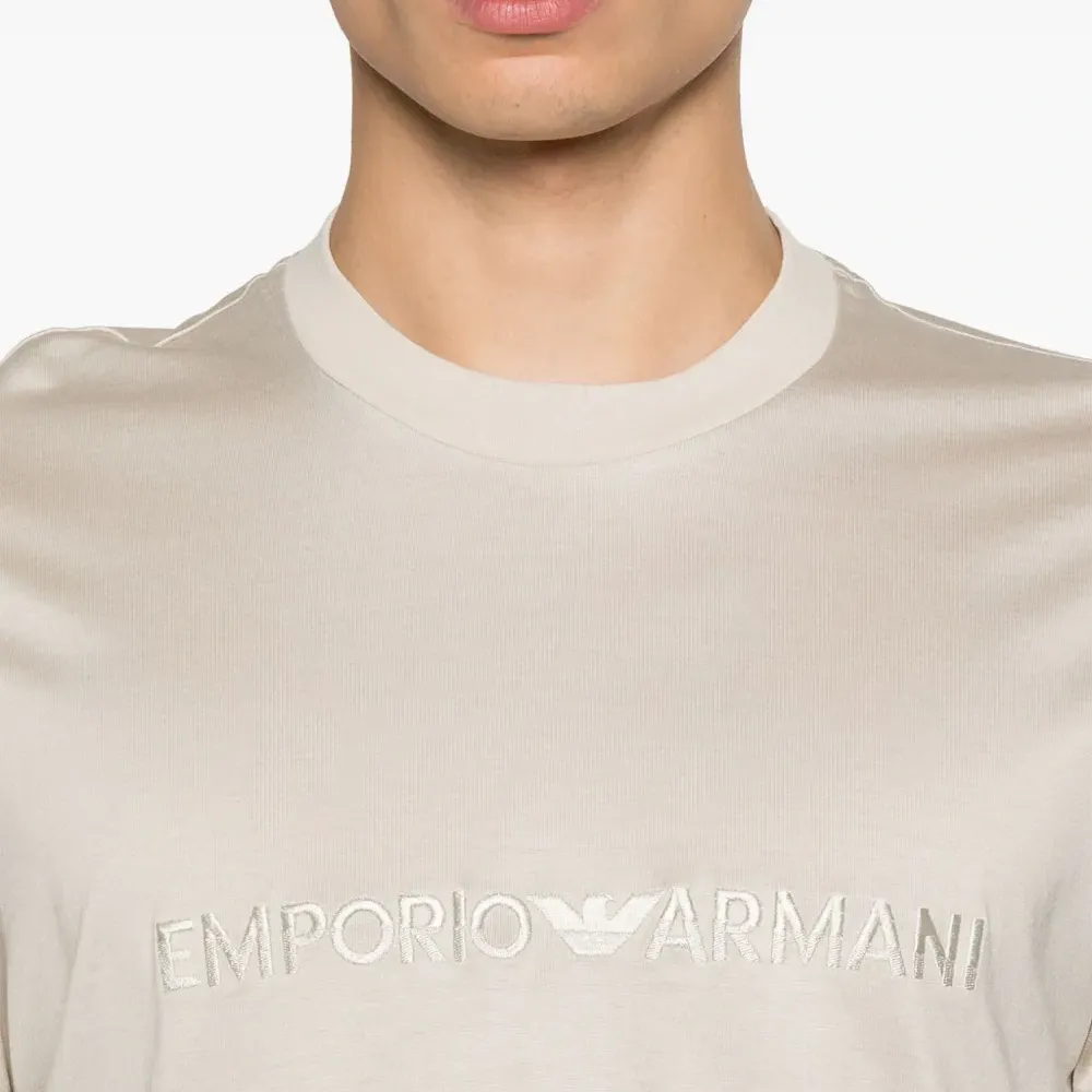 Футболка с вышитым логотипом