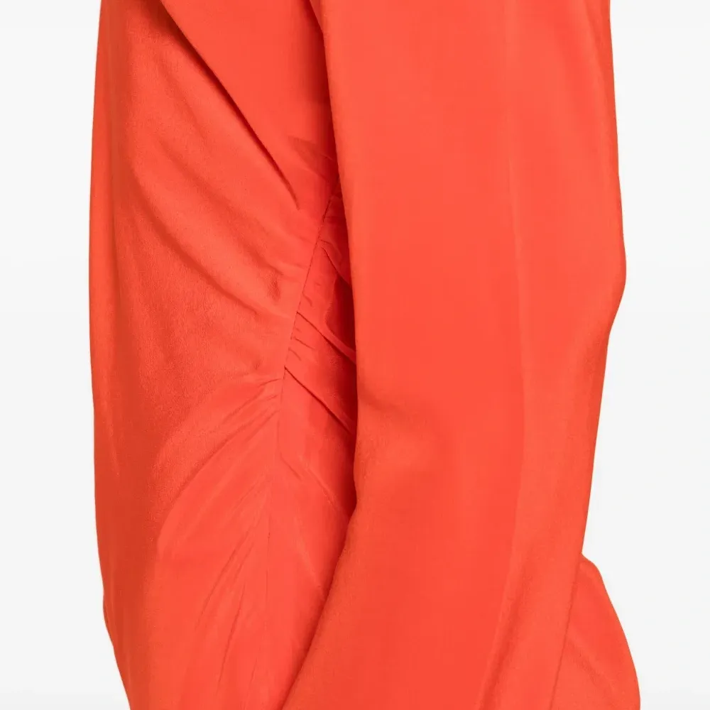 драпированное платье миди с длинными рукавами