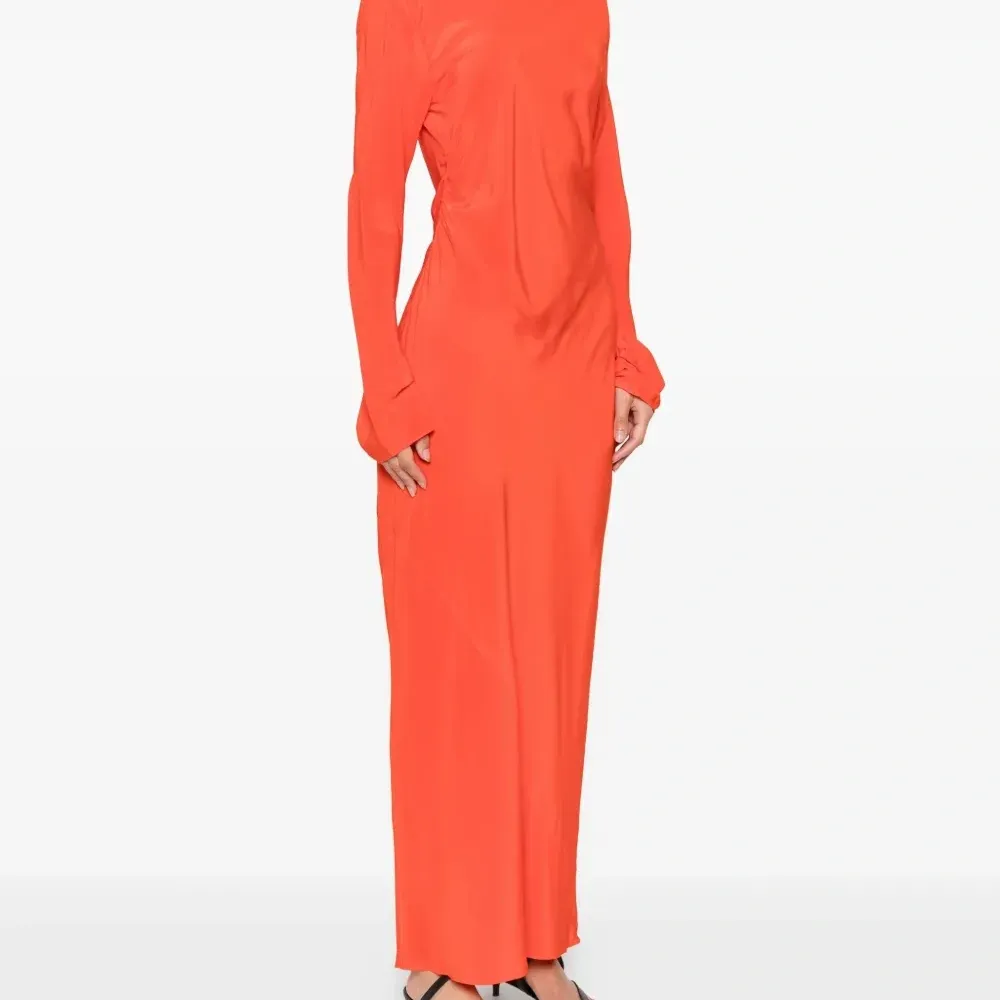 драпированное платье миди с длинными рукавами