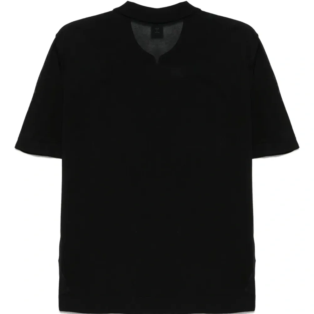 Футболка с вышитым логотипом