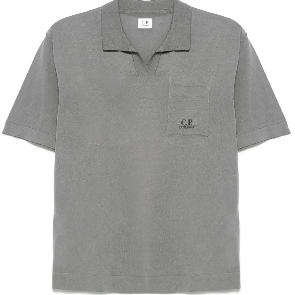 Футболка с вышитым логотипом