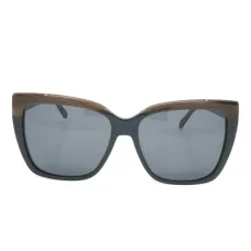 Солнцезащитные очки в массивной оправе Солнцезащитные очки в массивной оправе