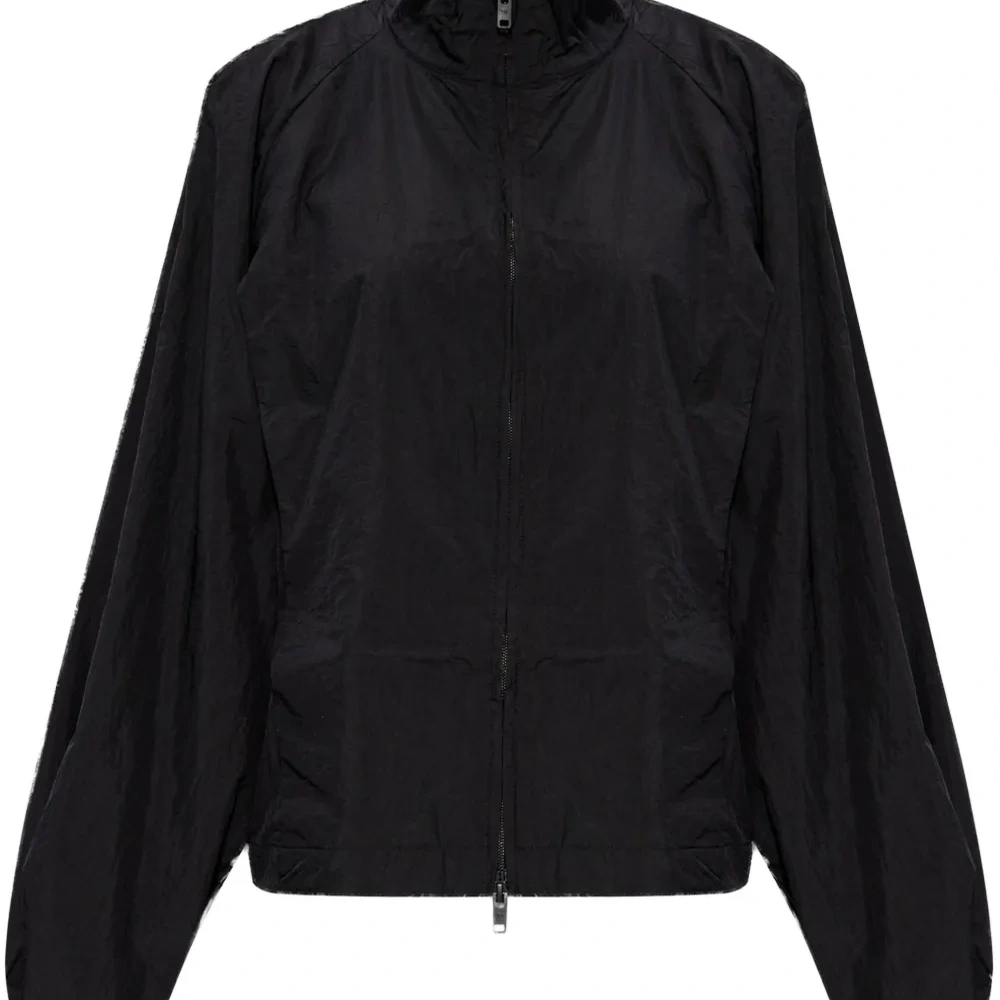 Легкая куртка на молнии