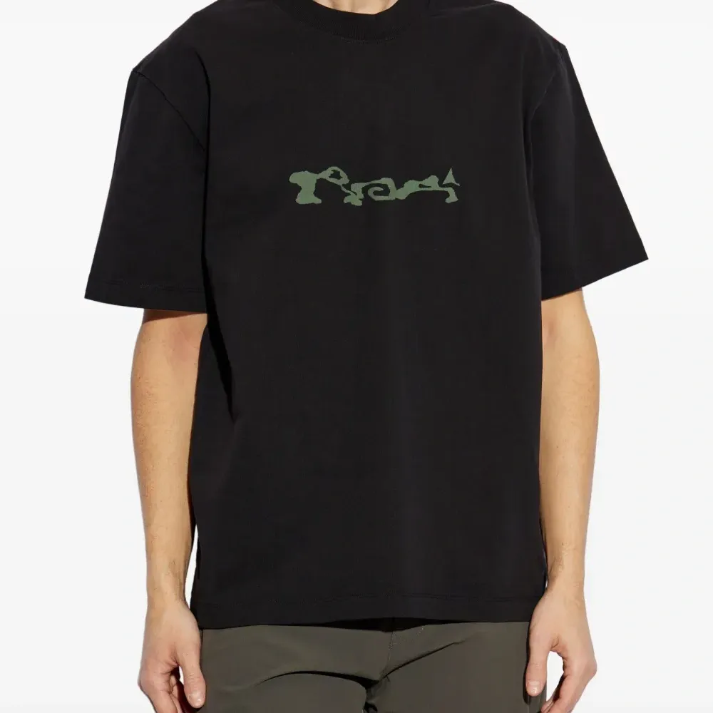 Футболка с логотипом