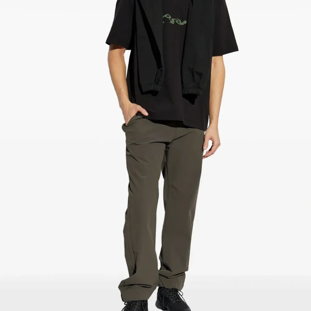 Футболка с логотипом