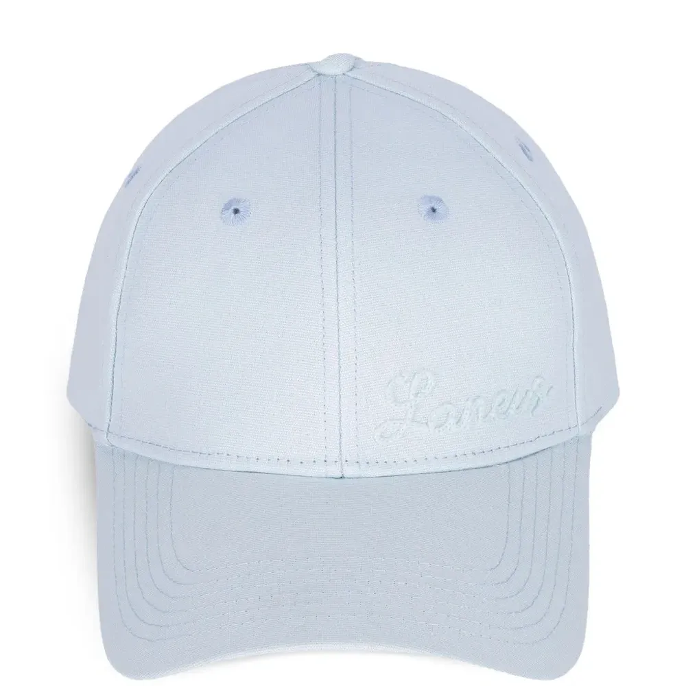 Кепка с вышитым логотипом