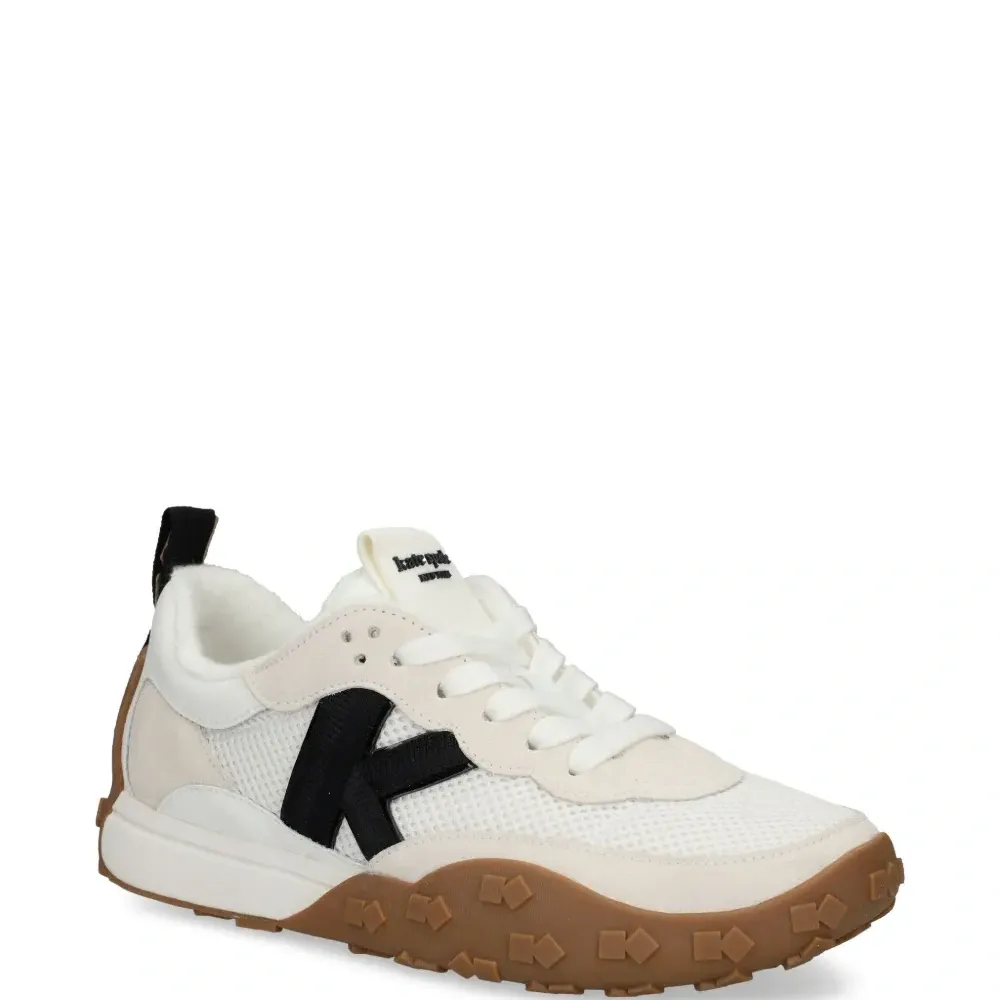 Кроссовки со вставками