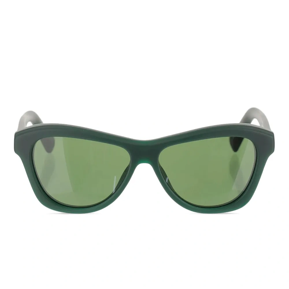 Солнцезащитные очки в геометричной оправе