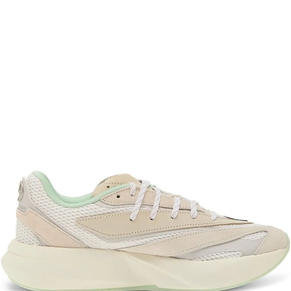 Кроссовки AMG Petronas Formula One Team Lightblaze из коллаборации с Mercedes