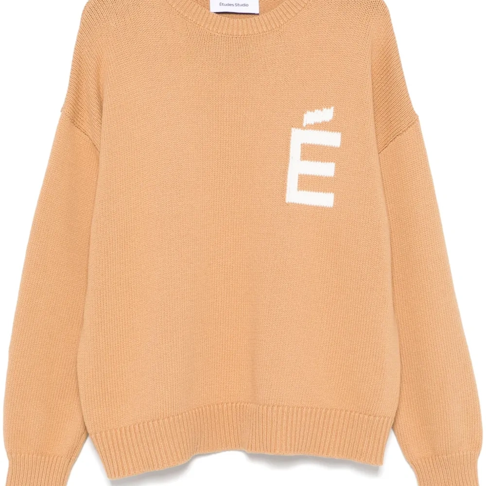 Свитер с круглым вырезом