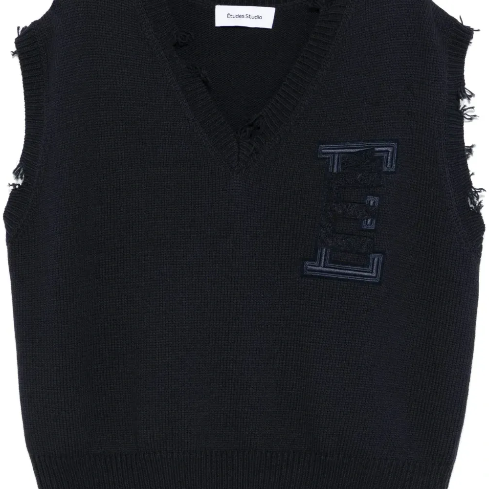 Топ с V-образным вырезом Топ с V-образным вырезом