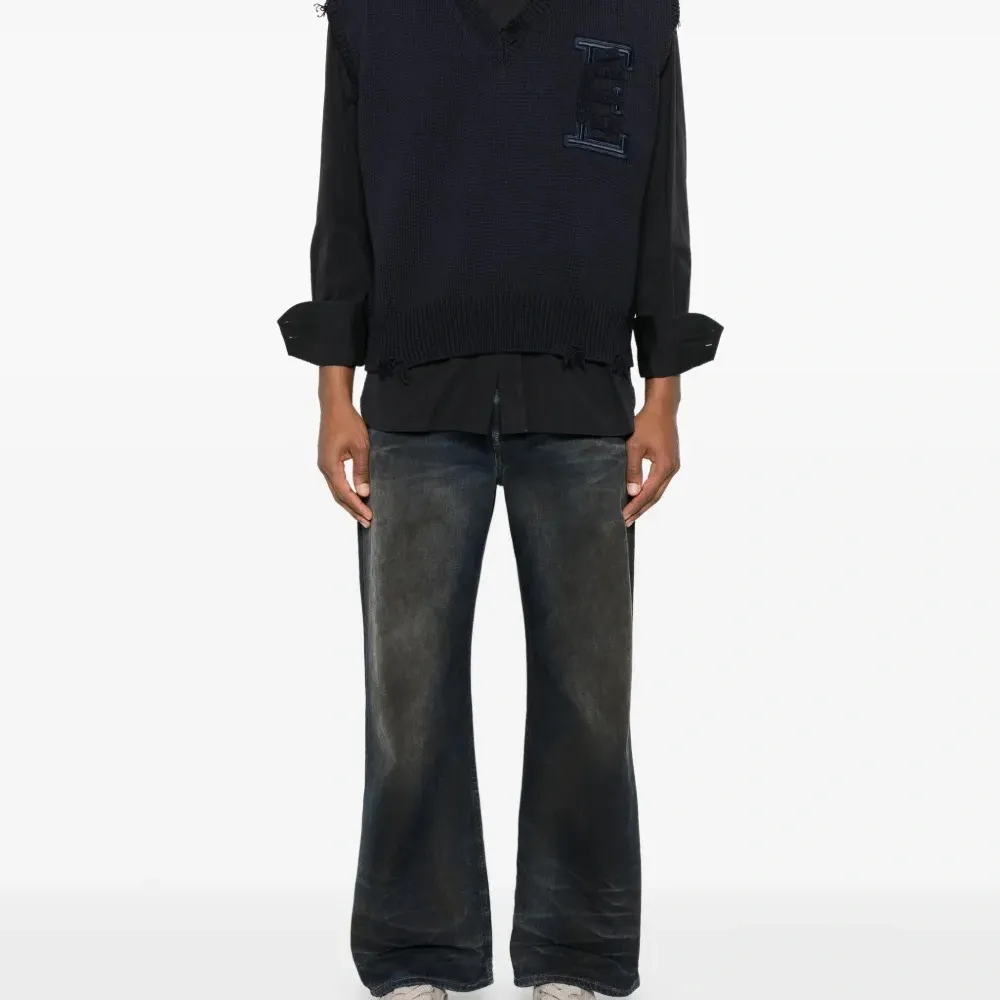 Топ с V-образным вырезом Топ с V-образным вырезом