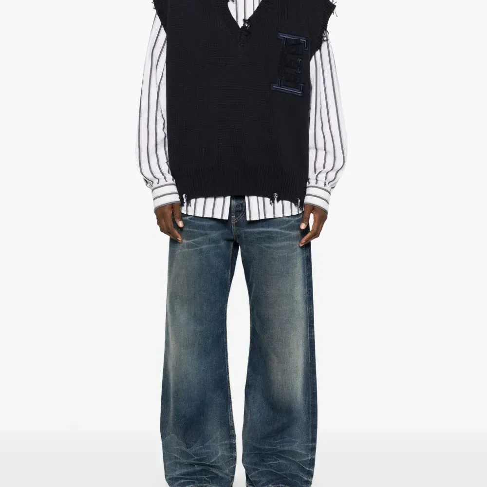 Топ с V-образным вырезом Топ с V-образным вырезом