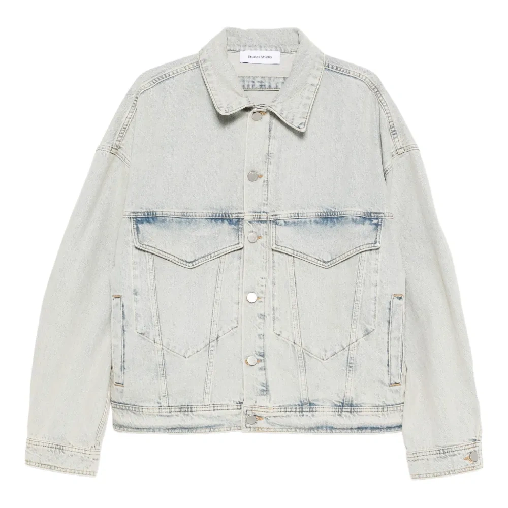 Джинсовая куртка на пуговицах