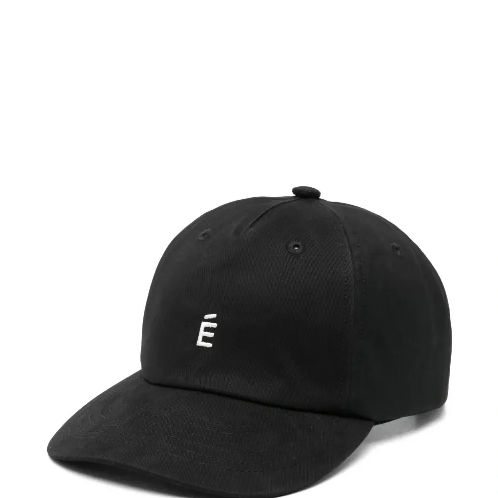 Маленькая кепка E