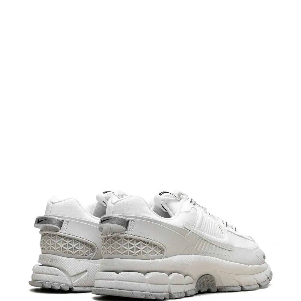 Кроссовки Zoom Vomero Roam Summit White Кроссовки Zoom Vomero Roam Summit White